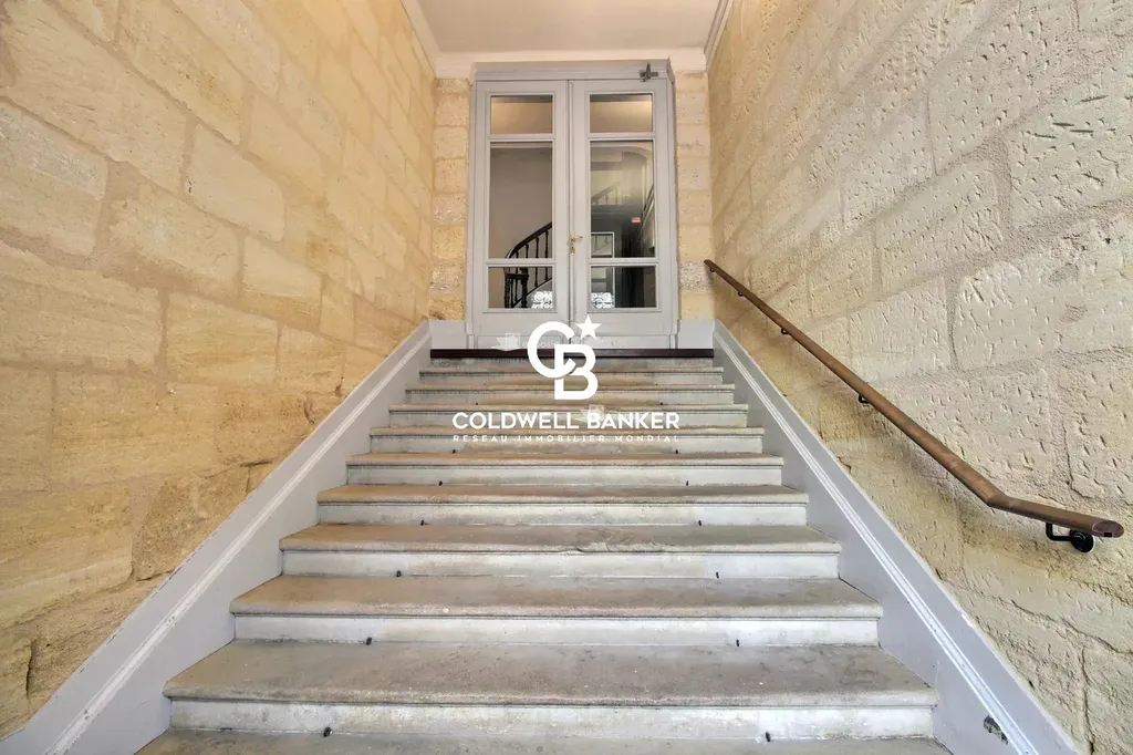 Appartement à vendre Bordeaux centre – dernier étage rénové dans un hôtel particulier du XVIIIe