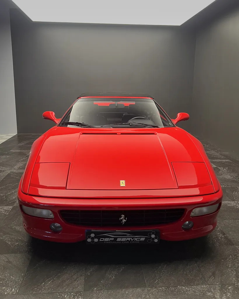 Réparer la carrosserie de cette Ferrari 355 F1 avec le débosselage sans peinture chez DSP Service Le Mans
