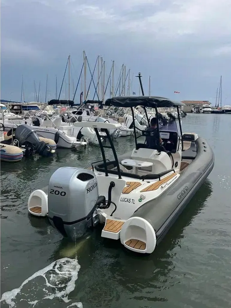 Bateau semi-rigide Grand Golden Line G680 d'occasion de 2024 équipé d'un moteur Honda 200 CV visible à La Londe-les-Maures