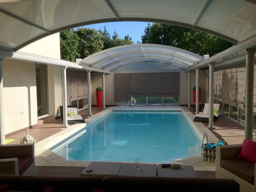 Piscine coque polyester AGATE 8 moderne