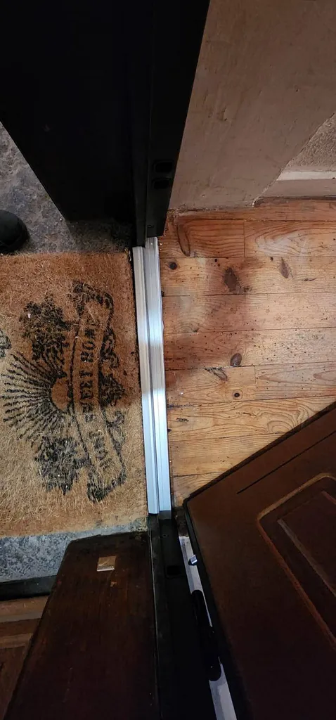 Remplacement de porte d'entrée en bois à Lyon 4