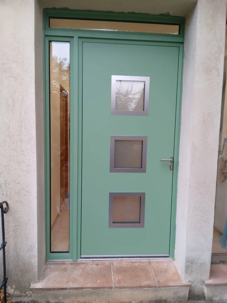 Porte d'entrée sur mesure en aluminium à Grimaud