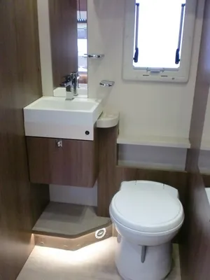 DOUCHE ET WC SEPARE CAMPING CAR