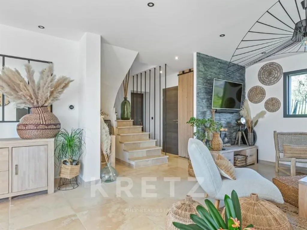 Construction de Villa de Luxe à Manosque : Gros Œuvre, Menuiseries et Finitions de Qualité