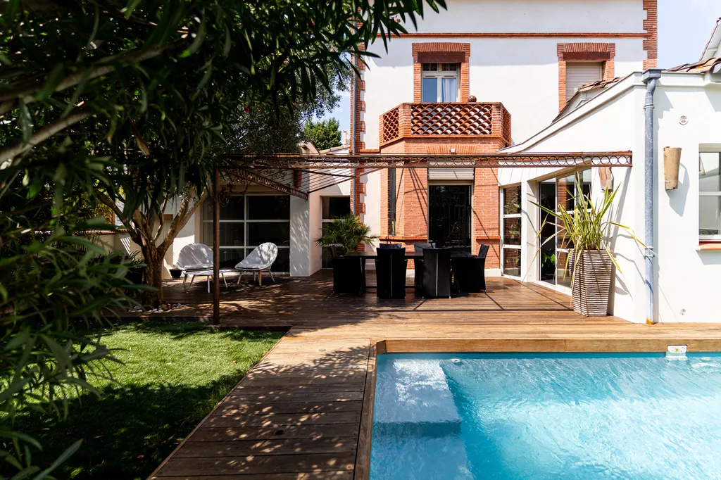 maison toulousaine rénovée 6 pièces Guilhemery à Toulouse avec jardin, piscine, garage et une cave
