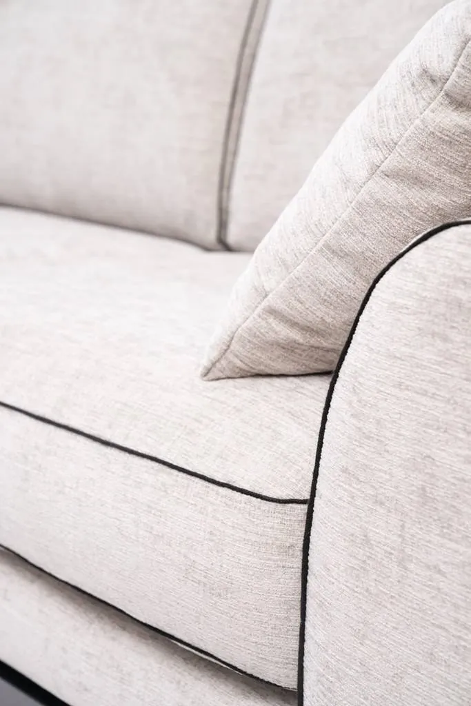 canapé 3 places en tissu avec coussins à hyères près de La Garde