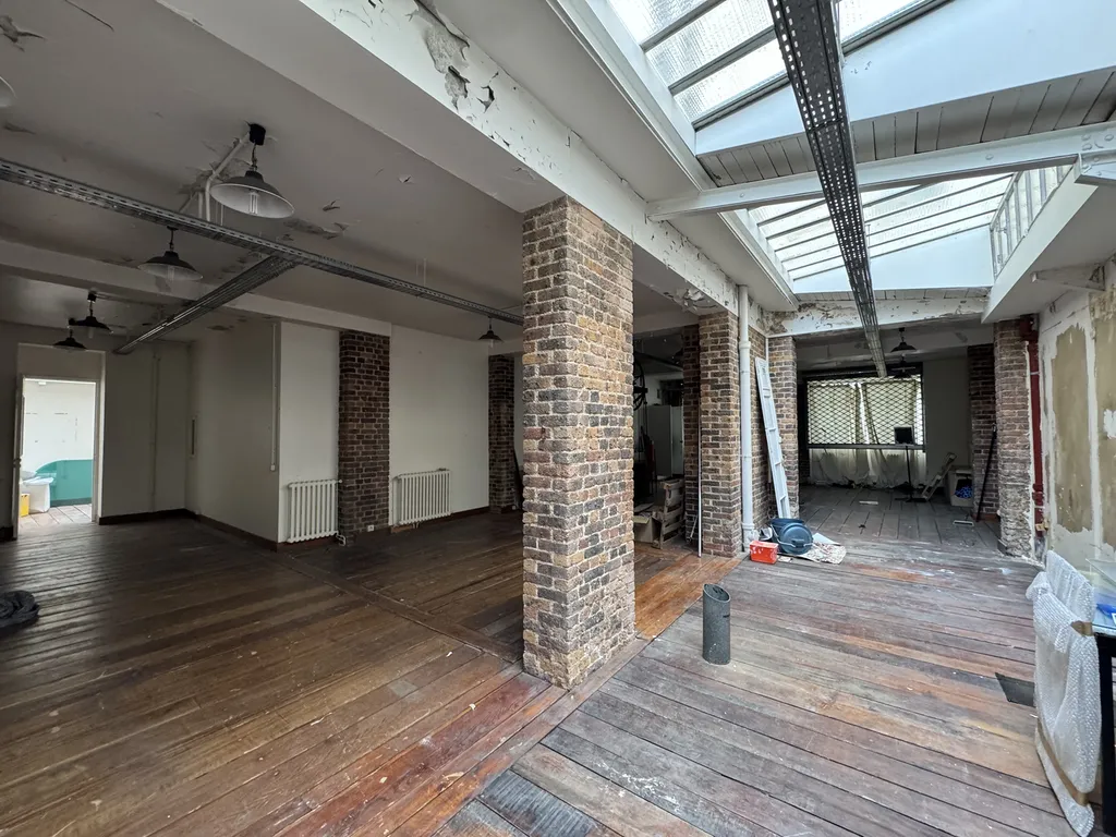 Location - Local commercial 271 m², Place Victor Hugo, Rue Mesnil 75016 PARIS