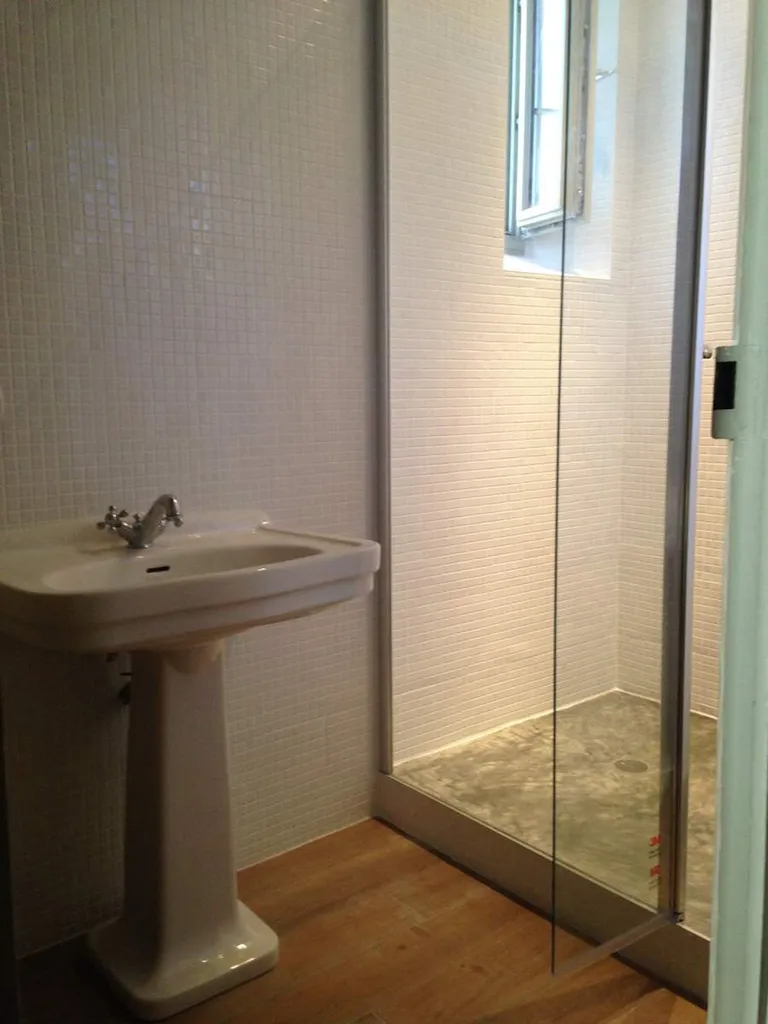 Carrelage imitation bois - Rénovation d'une salle de bains à Salon de provence 13300