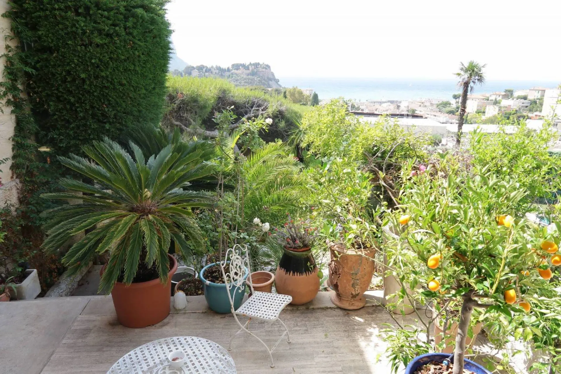 Maison mitoyenne T4 Cassis à proximité immédiate du port avec terrasse vue mer et parking 