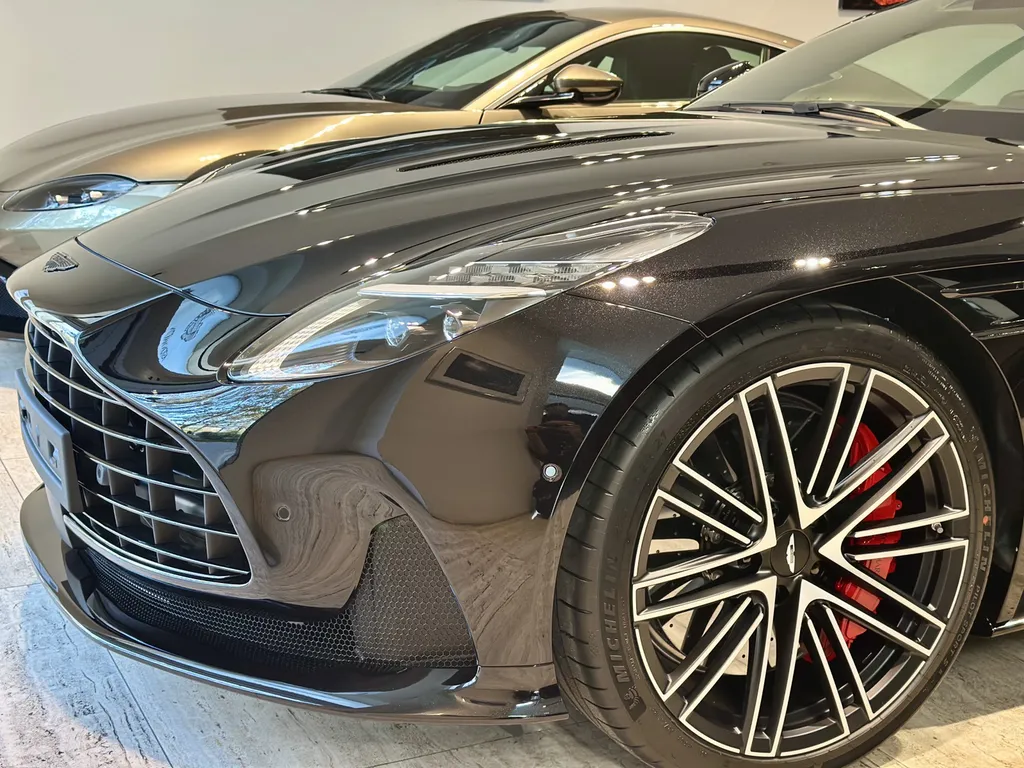 detailing protection carrosserie traitement céramique Aston Martin DB12 Lyon