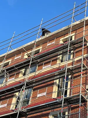 Ravalement de façade en enduit projeté d'un immeuble à Le Havre 76