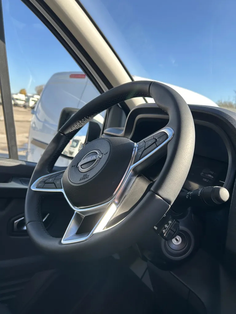 Interstar Nissan Nouveau Volant 