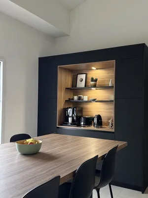 Cuisine italienne Armony haut de gamme avec façades X-Black Mat, systèmes d’ouverture premium et agencement ergonomique de précision professionnelle