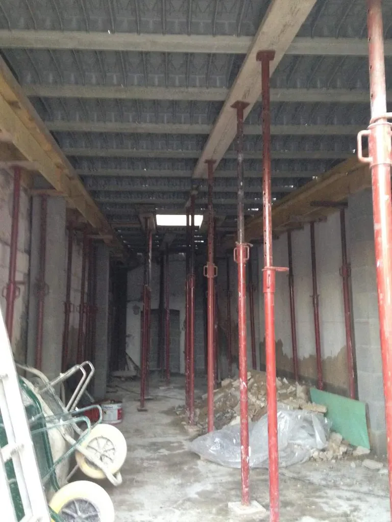 Rénovation d'un local commercial Salon de Pce - toit terrasse