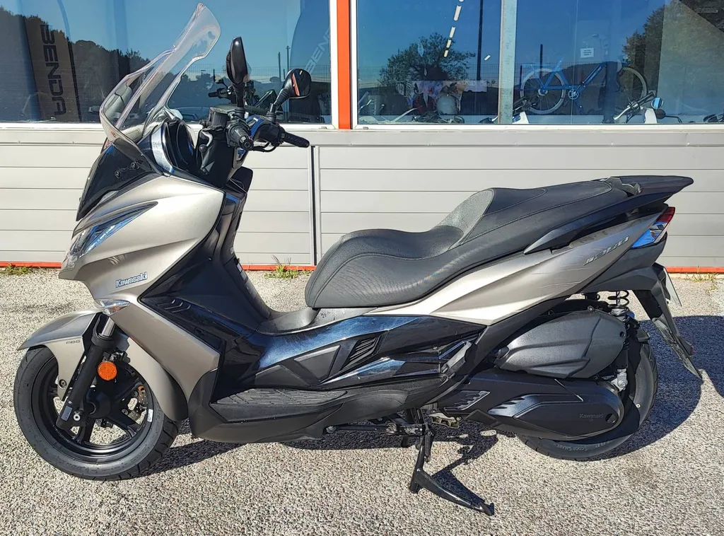 KAWASAKI J300 DU 10/2017 AVEC 36000 KM.