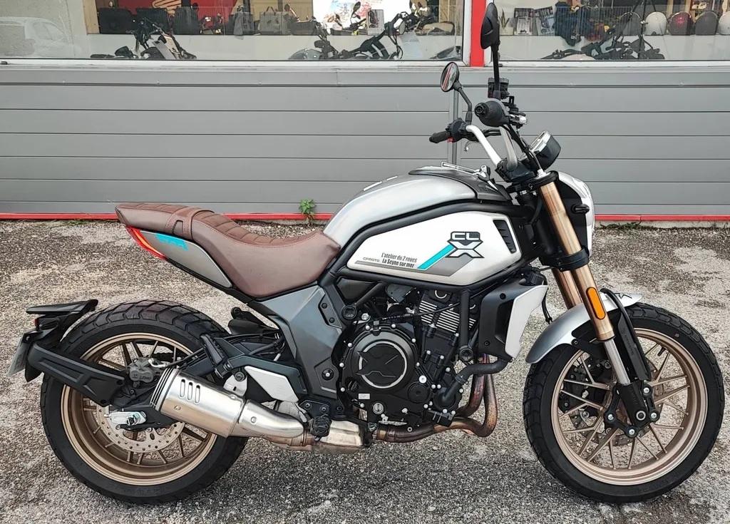 CF MOTO CL-X 700 HERITAGE DU 09/2023 AVEC 3300KM