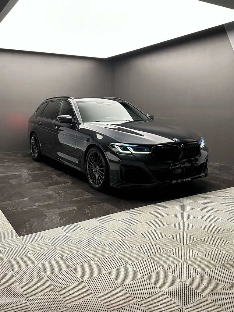 Lustrage sur une BMW Alpina B5 Touring 820 proche de Le Mans (72)
