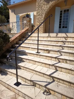 Fabrication et pose rampe main courante de sécurité pour escalier en fer forgé Martigues 