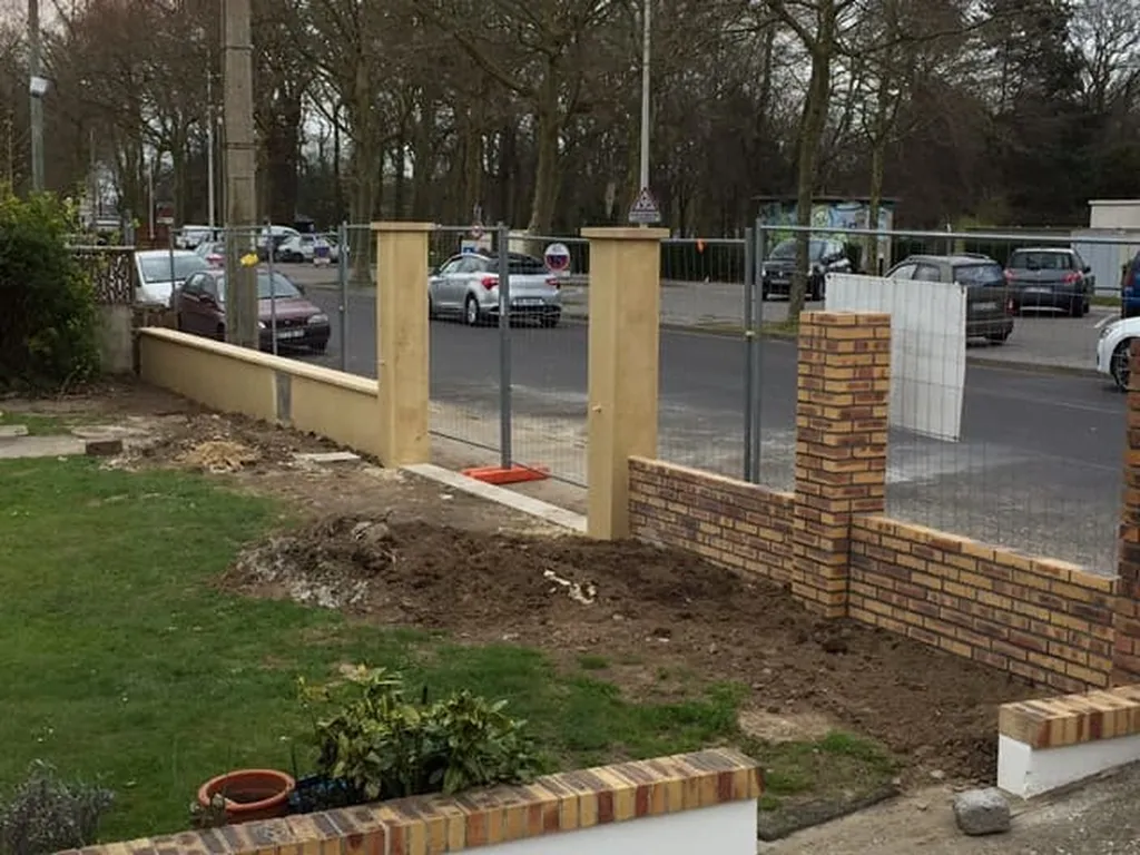 Installation de Murs de clôture en maçonnerie, Piliers de portail et Aménagements de limites de propriété à Cabourg dans le Calvados 14 et sur la Côte Fleurie