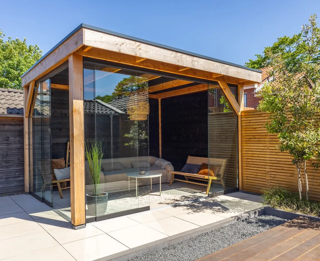 Fabrication d’un abri de jardin en bois Douglas 3x4 m avec toiture monopente à Sète (34)Bassin de Thau