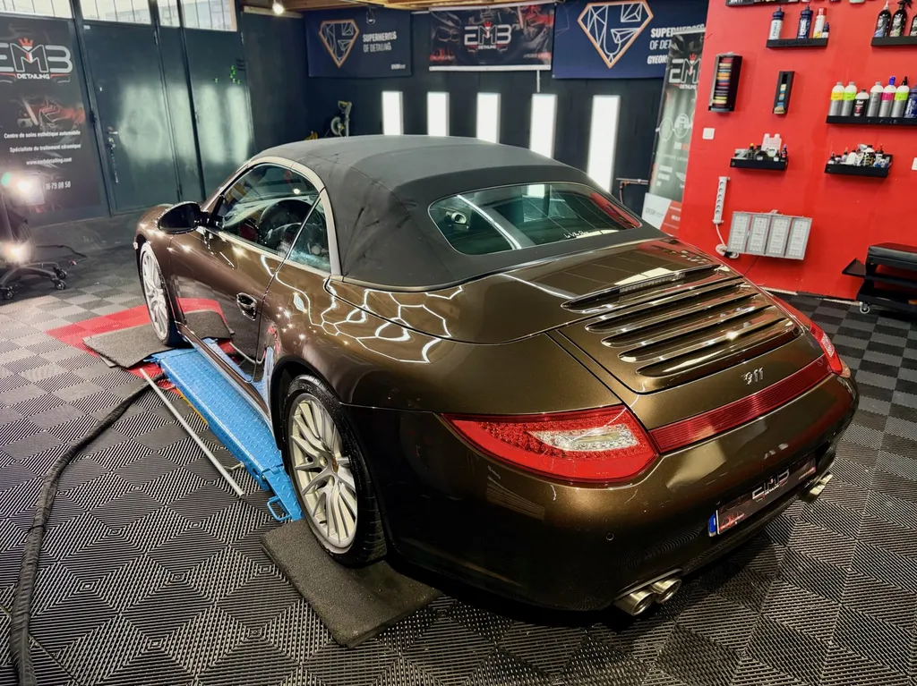 Traitement céramique Porsche 997 Cabriolet à Vaugneray – Detailing haut de gamme pour passionnés Porsche près de Lyon