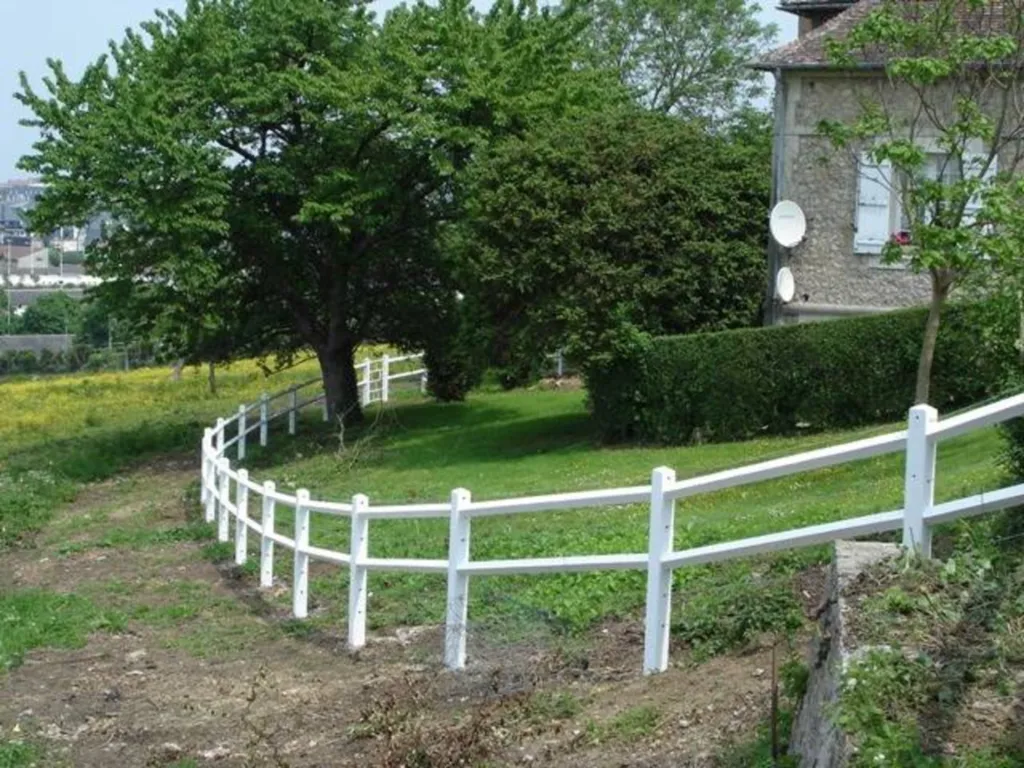 Poseur de clôture béton pour haras à Deauville 14