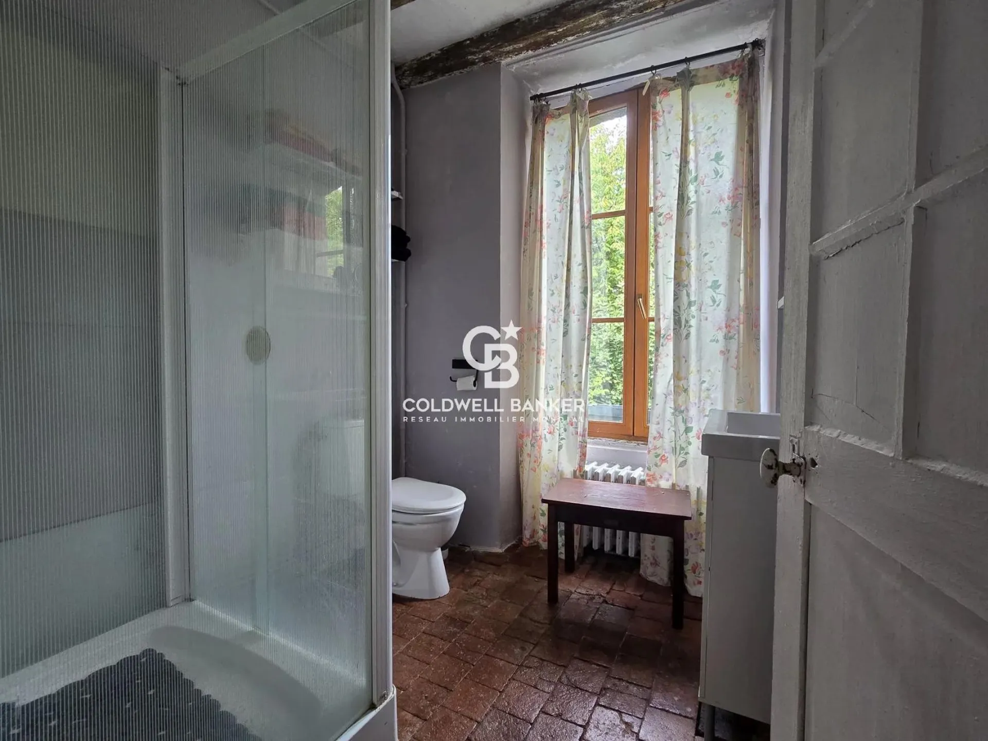 Opportunité rare : maison de caractère ancienne proche de Saint-Calais avec salons poutres et sols en tomettes