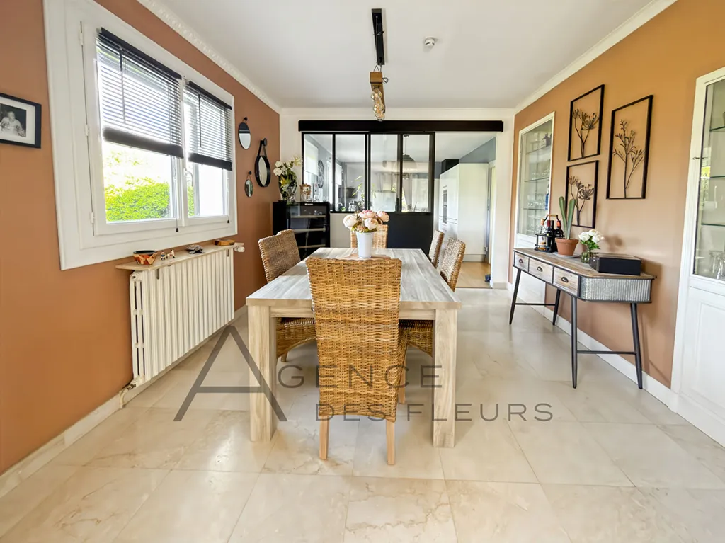 A vendre maison de 185 m² édifiée sur un terrain de 3249 m² située dans la commune ST PIERRE DES FLEURS 27370