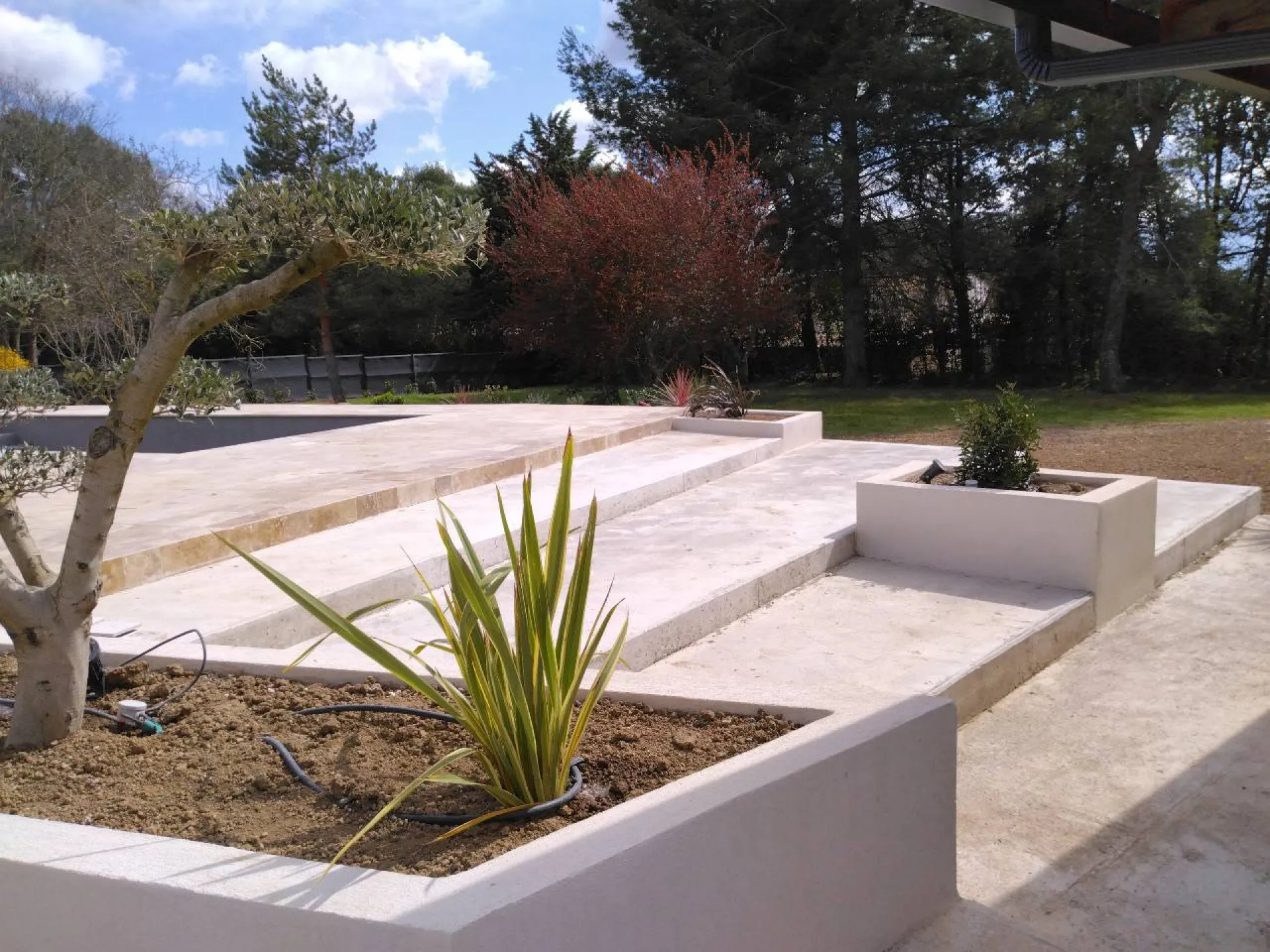 Paysagiste pour aménagement paysager pour une villa contemporaine avec piscine à Bouc Bel Air Paysagiste pour aménagement paysager pour une villa contemporaine avec piscine à Bouc Bel Air