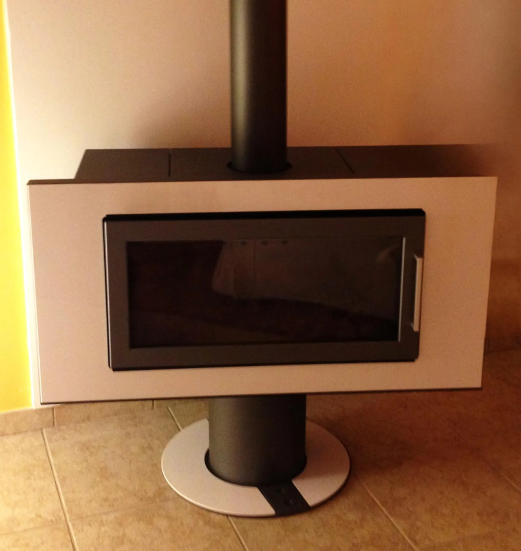 Poêle à bois installé à Caluire-et-Cuire pour améliorer le confort thermique et réduire les dépenses de chauffage