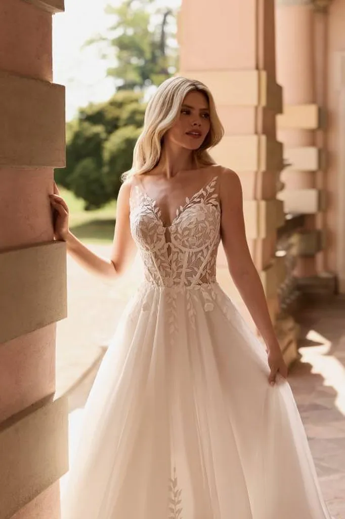 Collection de robes de mariée en dentelle provençale pour un mariage romantique près de Marseille