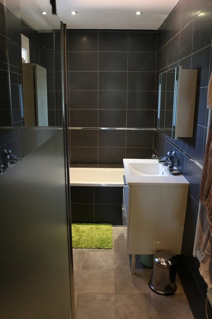 Appartement en rez de jardin 3 Cassis au calme avec terrasse, dans petite copropriété avec piscine et parkings