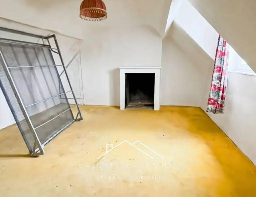 A vendre maison de 100 m² habitables édifiée sur 216 m² de terrain sur la commune de CAUDEBEC LES ELBEUF 76320