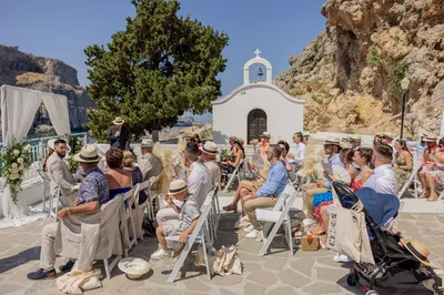 Chapelle blanche pour mariage laïque à Lindos en Grèce