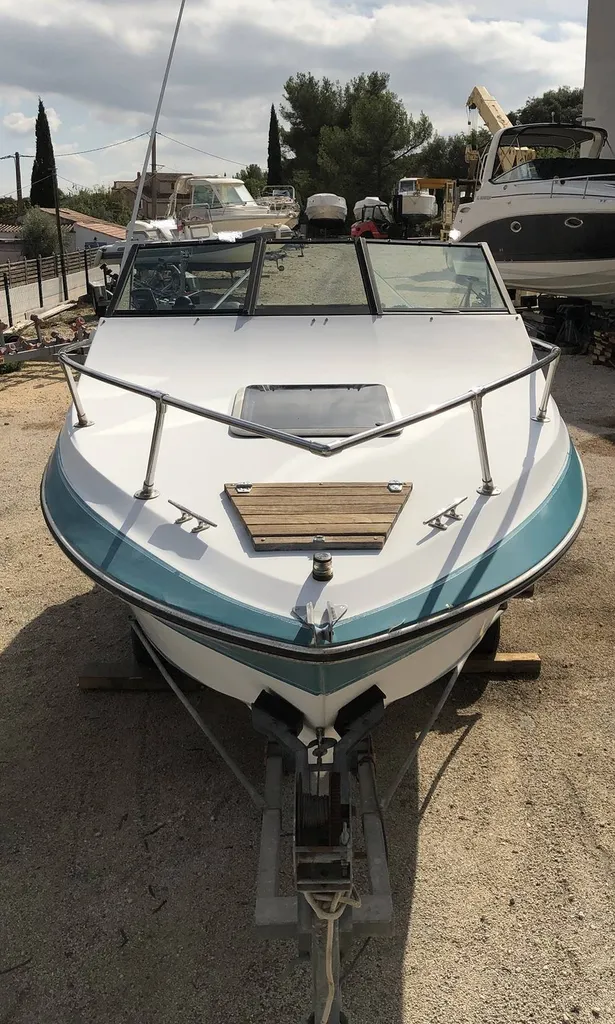 Acheter un bateau à moteur d'occasion avec remorque Bandol 83150