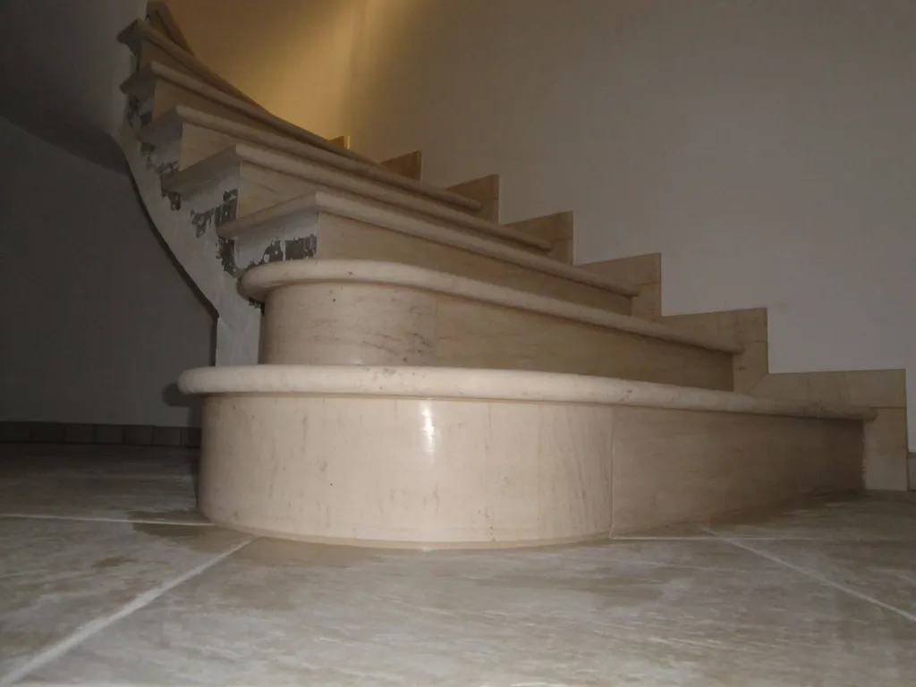 Escalier en pierre dure type MOCA en Corse