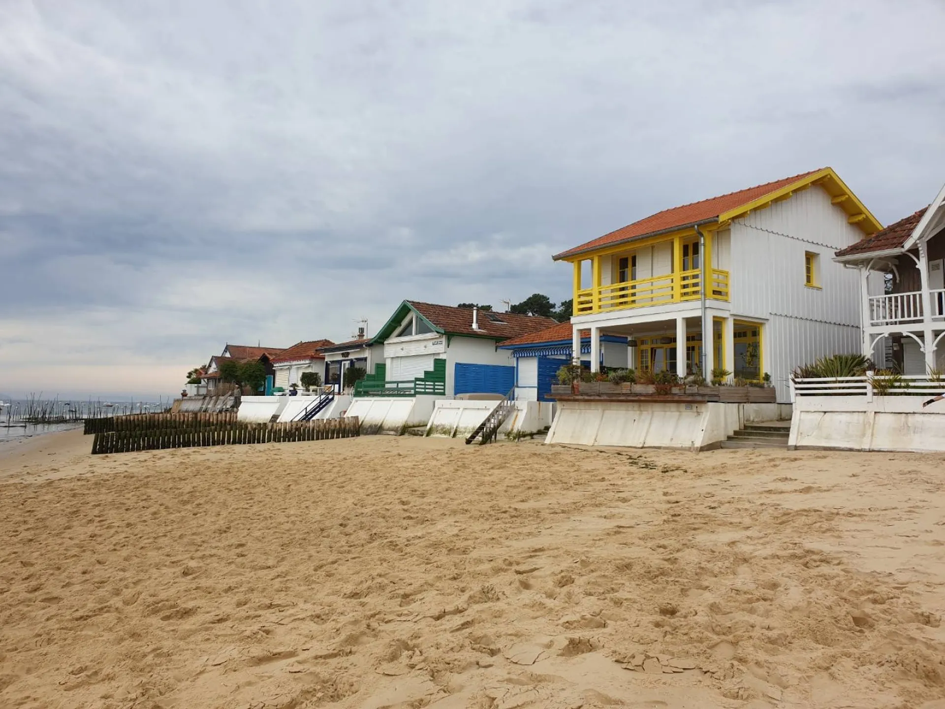 Destination la Presqu'île du Bonheur : le Cap-Ferret et les cabanes tchanquées - village ostreicole de l'Herbe