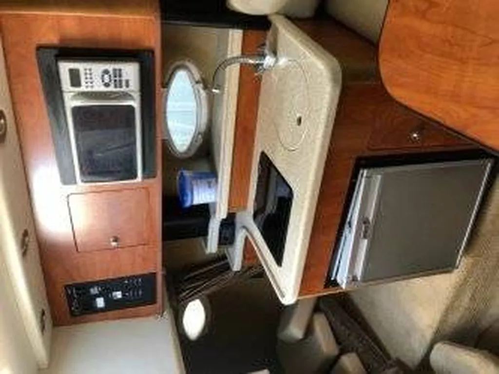 Meilleur courtier en bateaux d'occasion pour vendre une vedette Rinker 260 habitable à bandol 83150
