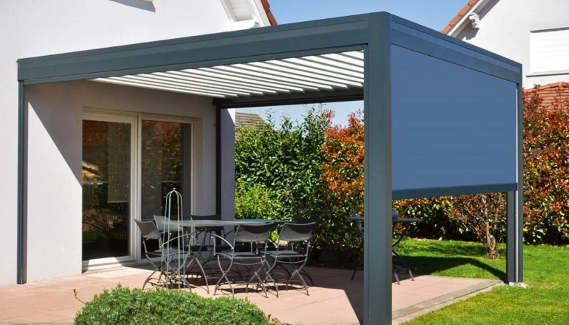Pose d'une pergola bioclimatique en aluminium sur mesure à Haguenau en Alsace