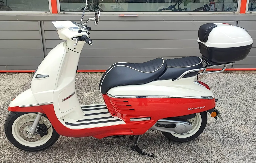 PEUGEOT DJANGO 50 DU 03/2025 AVEC 660 KM