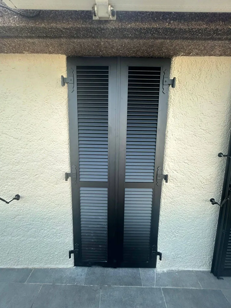 Volets battants en aluminium deux vantaux