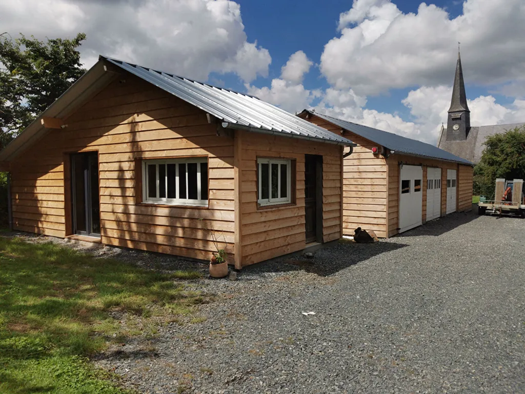 À vendre, longère de 170 m² édifiée sur 6000 m² de terrain sur la commune de NEUVILLE SUR AUTHOU 27800
