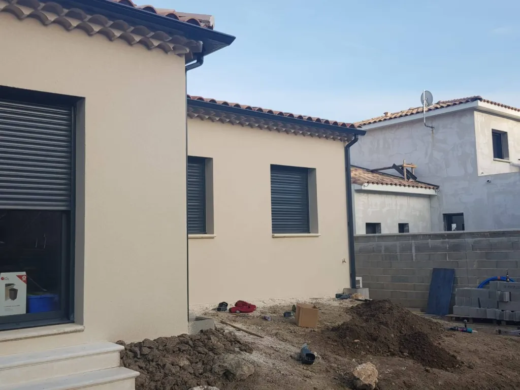 Trouver un fabriquant de gouttières en aluminium sur maison neuve dans le Vaucluse Trouver un fabriquant de gouttières en aluminium sur maison neuve dans le Vaucluse