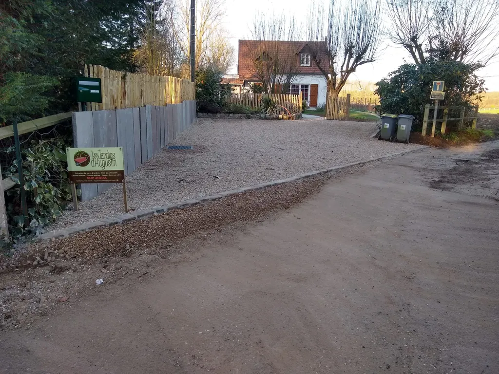 Création minérale complète au Havre (76600) : allée, parking, clôture et murs de soutènement