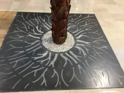 Plantation de palmiers stabilisés en galerie marchande sur Avignon