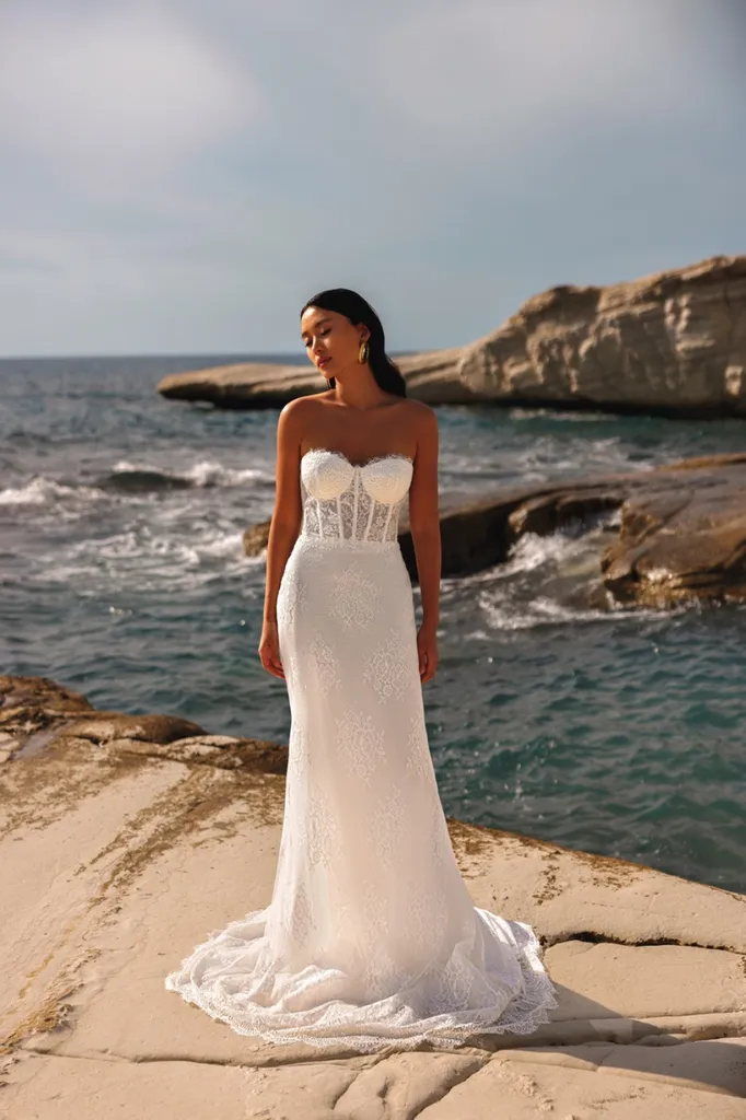 Robe de mariée sirène en bustier avec traine à Marseille