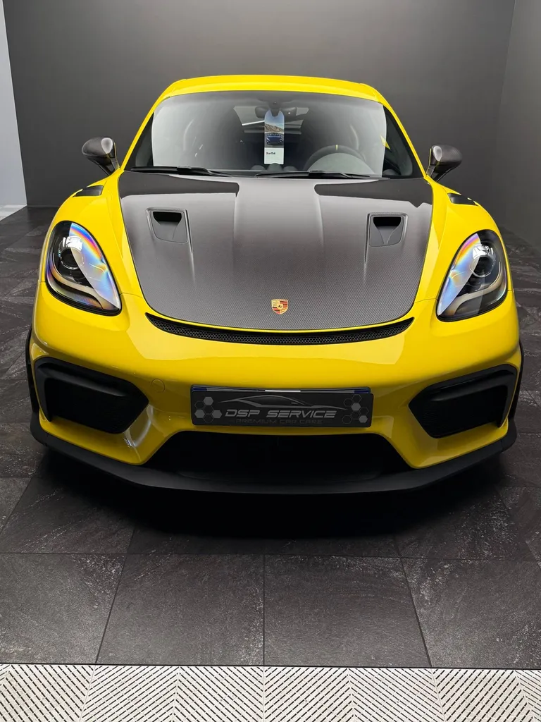 Pose d'un film de protection PPF sur le bloc-avant d'une Porsche 718 Cayman GT4 RS à notre atelier (72)