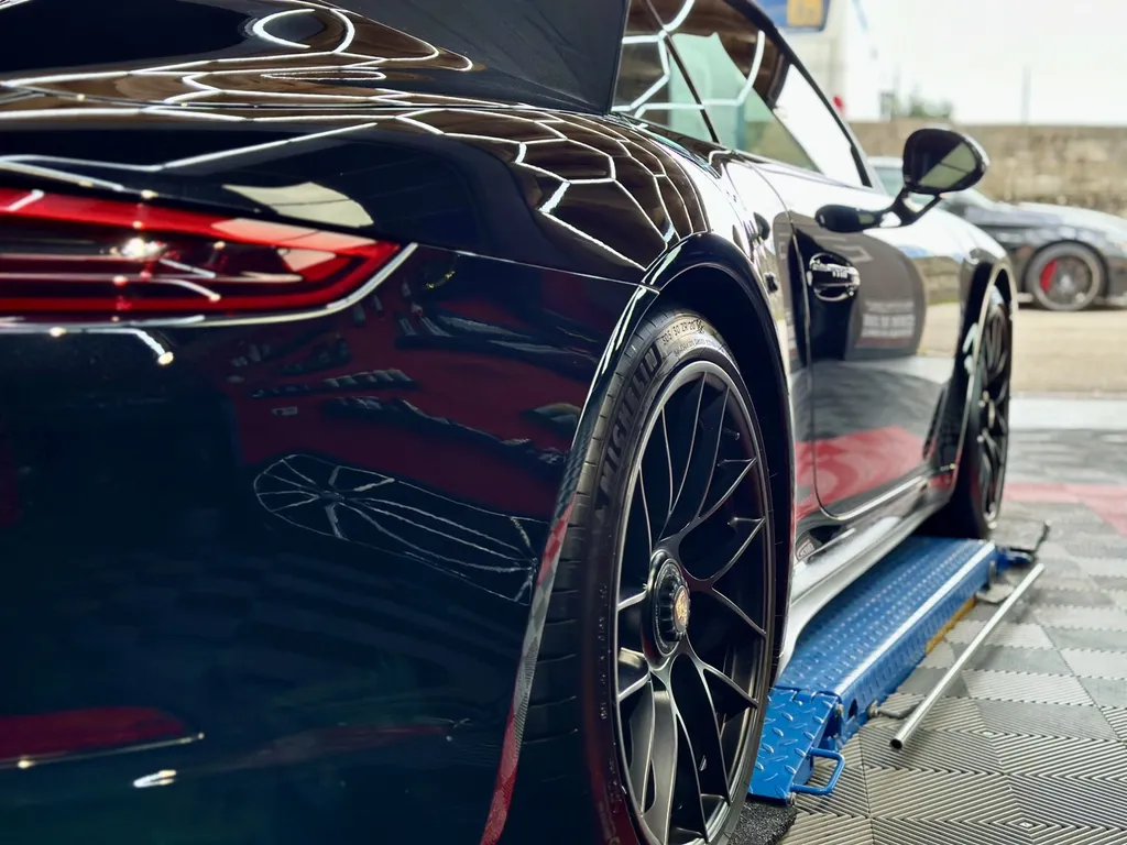 Detailing auto traitement céramique lyon protection carrosserie Porsche 911