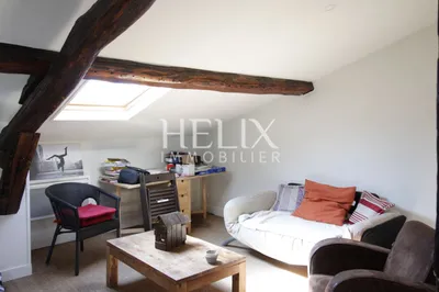 A une minute à pied du RER un Studio avec beaucoup de charme dans  Saint Germain en Laye proche du château de la mairie des commerces d'une épicerie