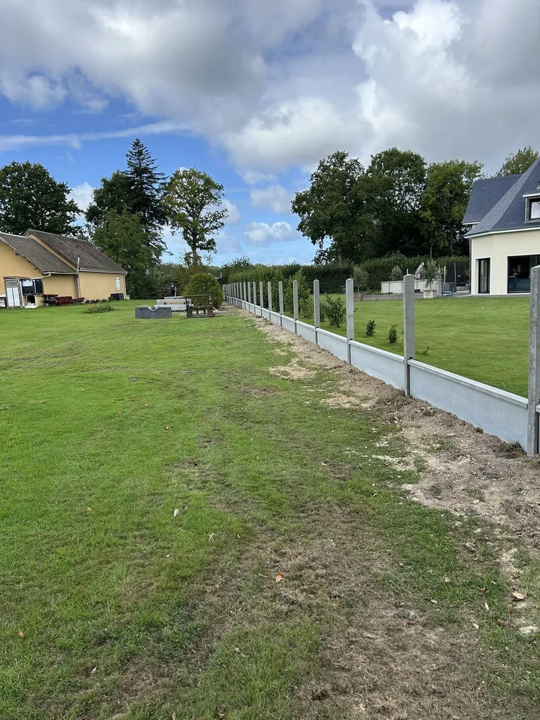 Installation de Clôture béton aspect bois ou pierre, Panneaux décoratifs et Occultations à Lisieux dans le Calvados 14 et ses alentours